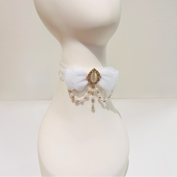 Dolls Kill Jewelry - White Lolita Lace Mesh Bow Inlaid Gold Hardware Vintage Dangle Choker Necklace